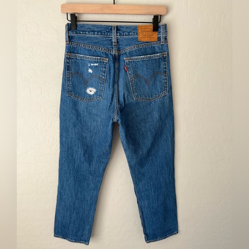 Levi’s Wedgie Straight Distressed Button Fly Denim Jeans Size 26 - Picture 2 of 6